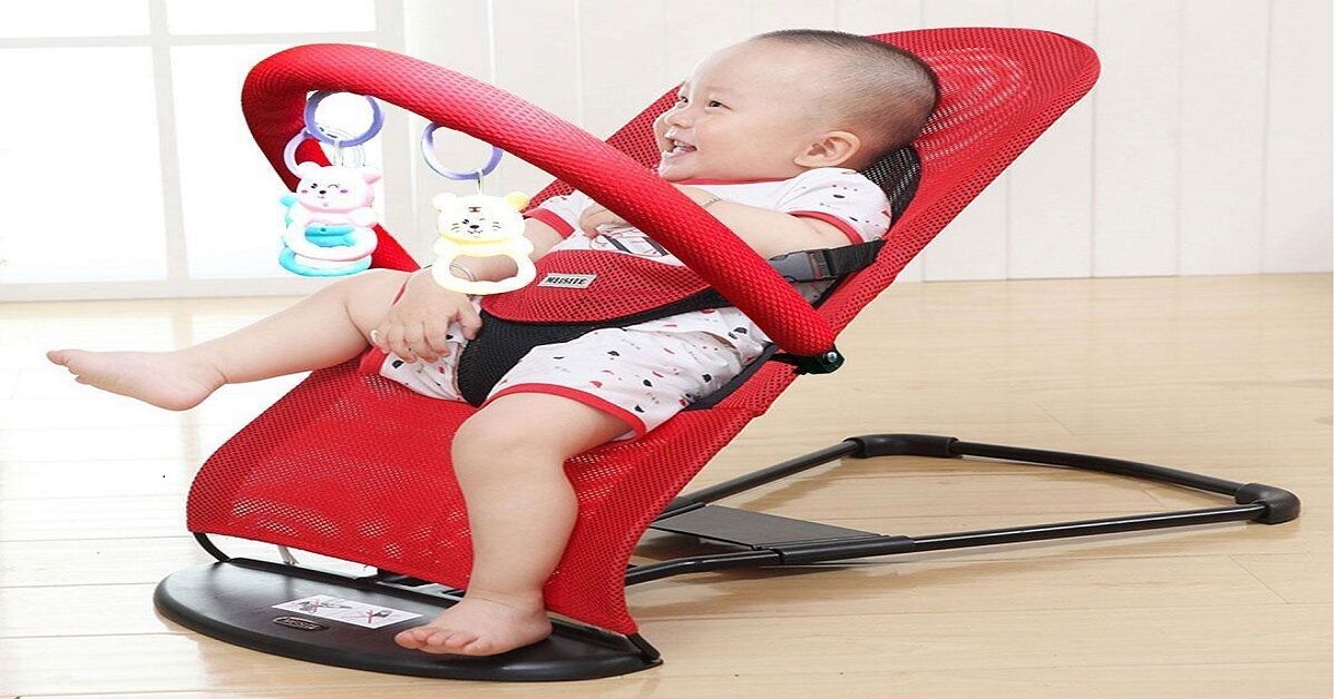 Có nên mua ghế rung em bé không? Nằm ghế rung có tốt cho bé không?