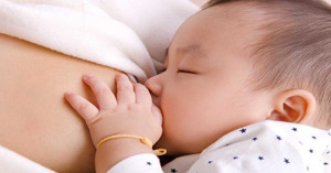 Có nên mua sữa non Colostrum cho trẻ sơ sinh không?