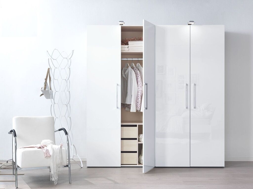 Có nên mua tủ quần áo gỗ công nghiệp không, ưu nhược điểm là gì