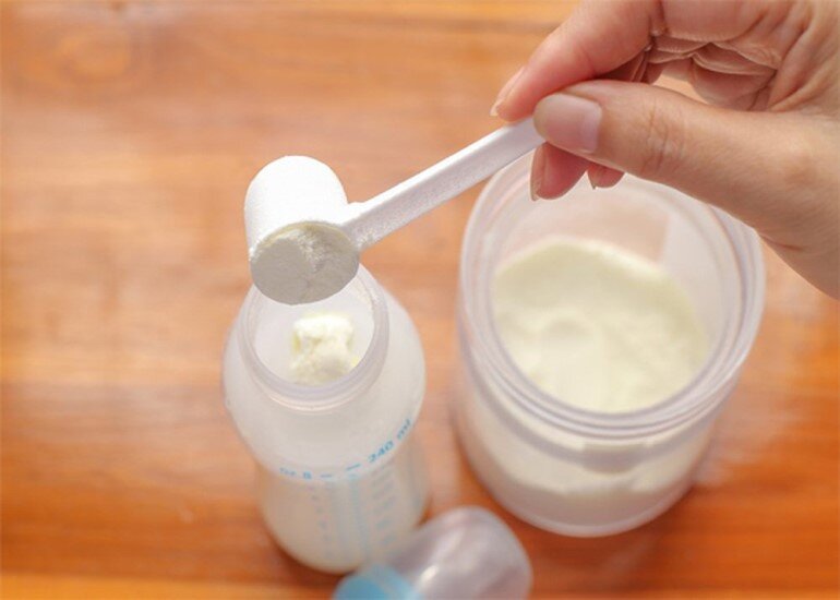 Bạn nên tham khảo kỹ hướng dẫn sử dụng của từng dòng sữa để pha cho hợp lý