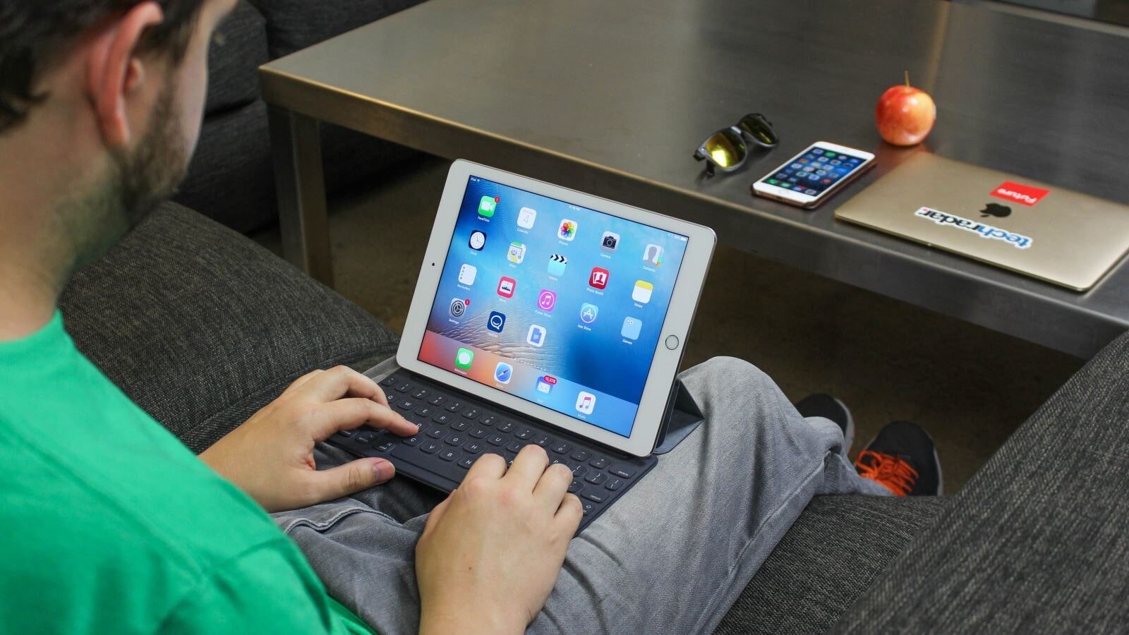 Còn mua iPad sử dụng ở nhà hoặc những địa điểm cố định