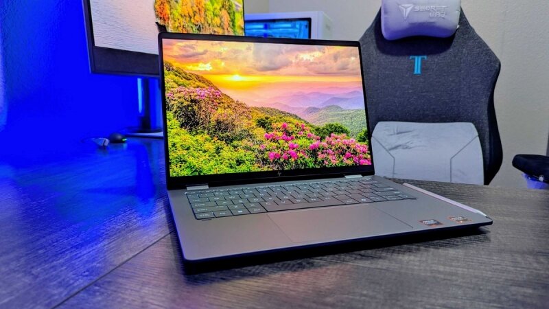 HP OmniBook X Flip 14 (2025) có khả năng xoay gập linh hoạt, làm việc hiệu quả và đáng tin cậy