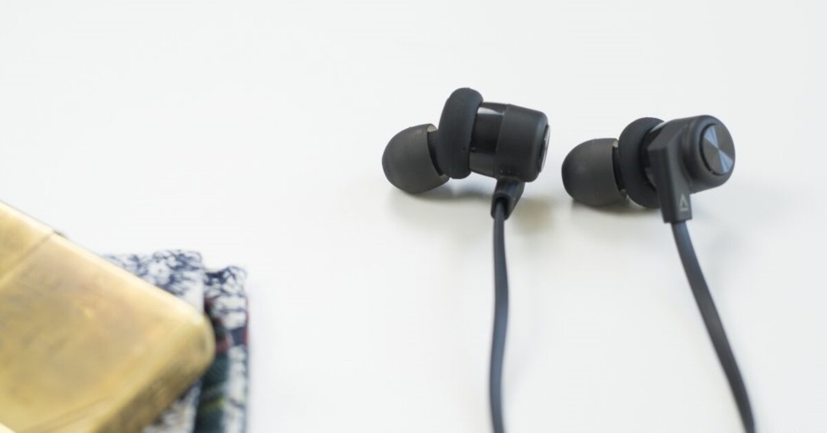 Creative Outlier One: Tai nghe không dây có dải bass mạnh mẽ, thích hợp sử dụng khi luyện tập thể thao