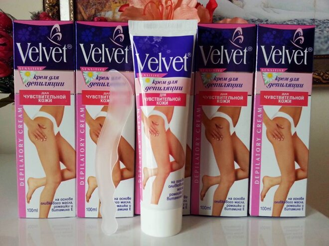 Kem tẩy lông Velvet vô cùng nổi tiếng trên thị trường với chiết xuất từ hoa cúc, dầu oliu và vitamin E dựa vào công thức tiên tiến giúp tẩy lông hiệu quả 