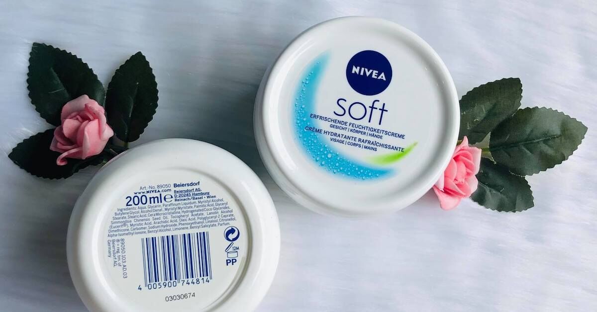 Cùng review ngay xem kem dưỡng da mặt Nivea có hiệu quả dưỡng ẩm tốt thật không?