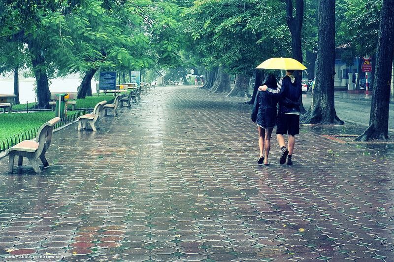 Cuối tuần, miền Bắc hưởng thời tiết mát mẻ với những cơn mưa về chiều