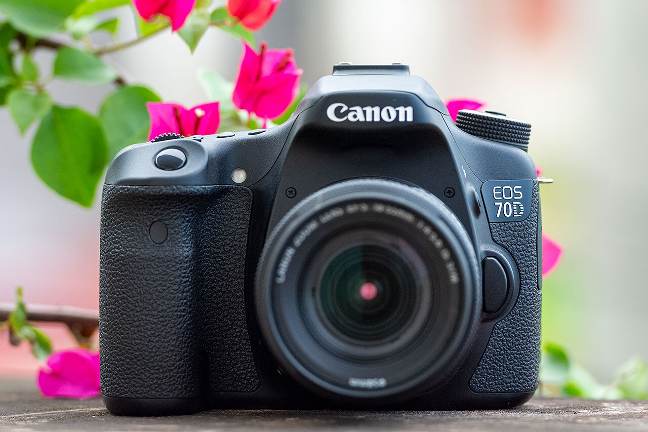 Đánh giá Canon 77D