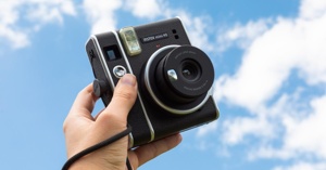 Đánh giá Fujifilm Instax Mini 40: Máy ảnh point-and-shot phong cách cổ điển, thú vị!