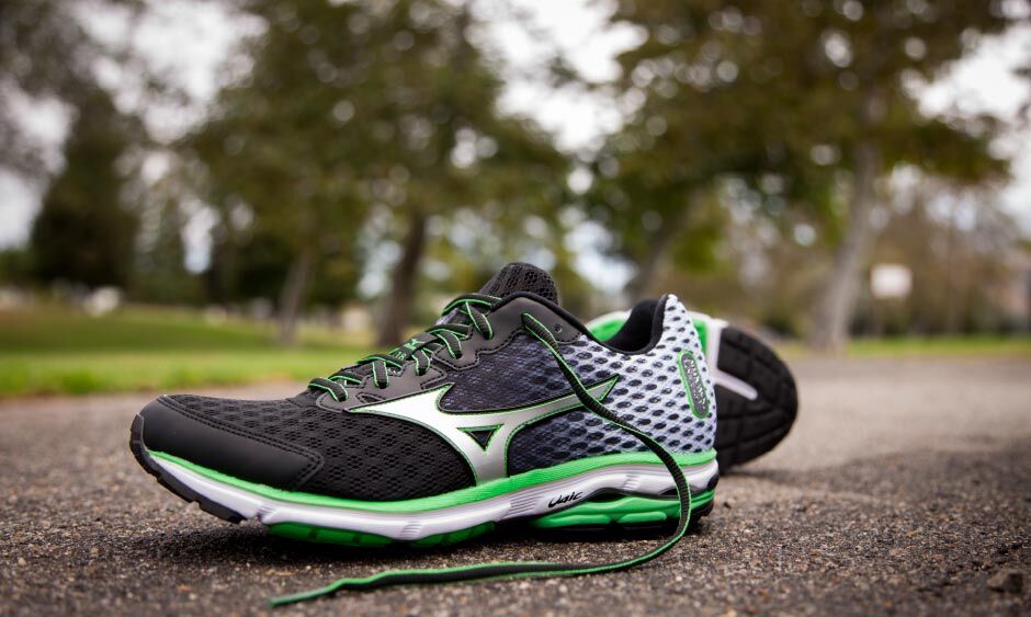 Đánh giá giày chạy bộ  Mizuno Wave Rider 18