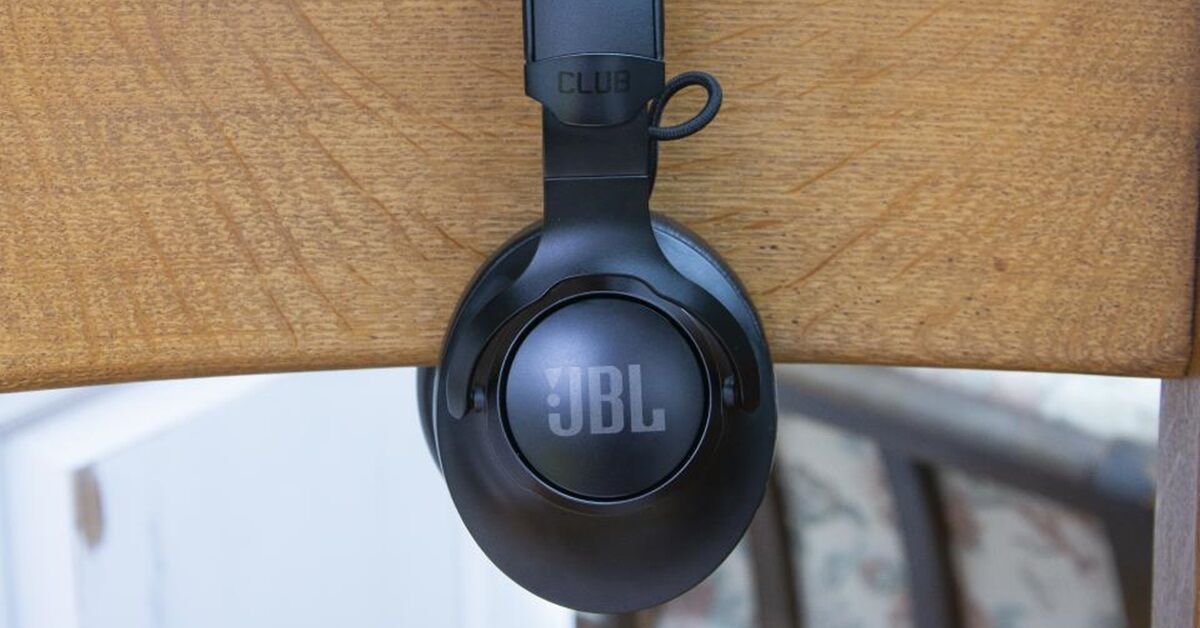 Đánh giá JBL Club 950NC: Một sự lựa chọn tuyệt vời cho những ai không quan tâm đến trọng lượng