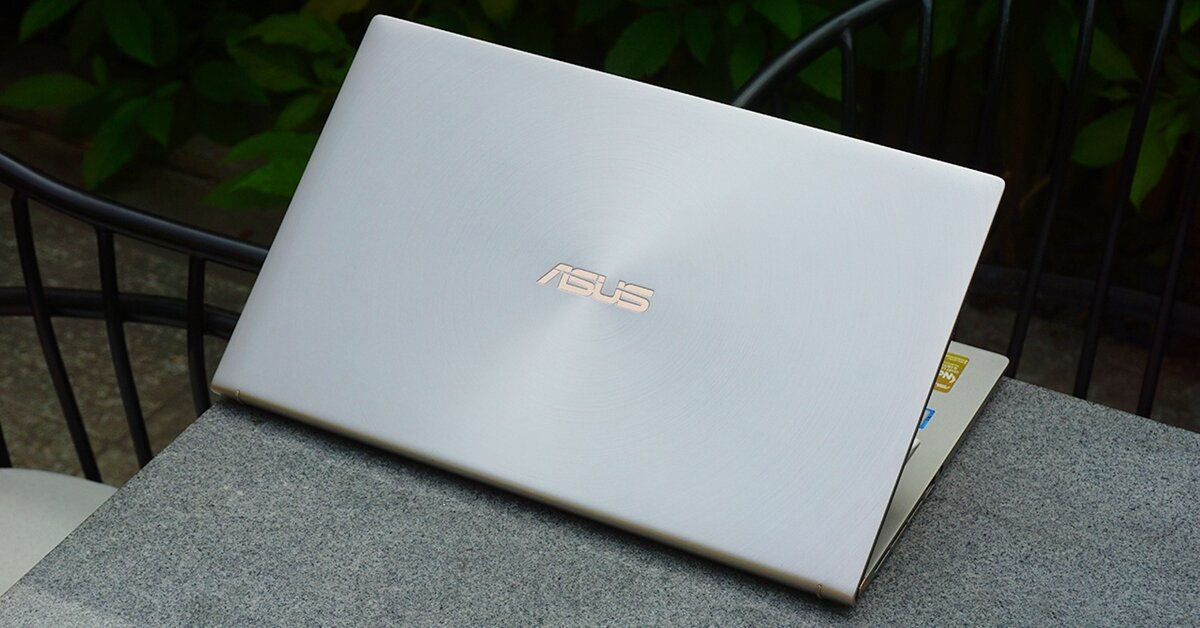Đánh giá laptop Asus Zenbook 15 UX533: Thân hình cánh ve, hiệu năng bò húc