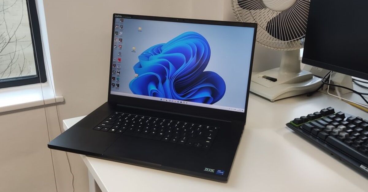 Đánh giá laptop Razer Blade 17 2022: Tiêu chuẩn vàng cho người làm nội dung!