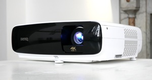 Đánh giá máy chiếu BenQ TK810: Máy chiếu Home Cinema giá cạnh tranh!
