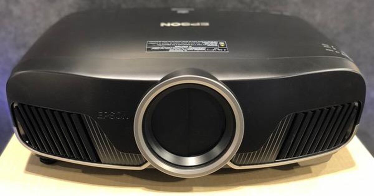 Đánh giá máy chiếu Epson Pro Cinema 6050UB