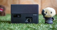 Đánh giá máy chiếu Epson EpiqVision Mini EF12
