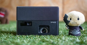 Đánh giá máy chiếu Epson EpiqVision Mini EF12
