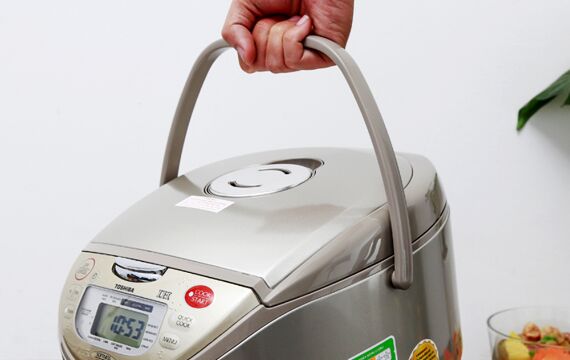 Đánh giá nồi cơm điện cao tần Toshiba có tốt không, giá bán bao nhiêu tiền?