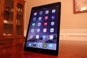 Đánh giá pin iPad Air 2 dung lượng 18h hỗn hợp có tốt hơn Galaxy Tab A