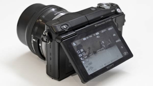 Đánh giá Sony NEX-3N – máy ảnh nhỏ nhất thế giới có cảm biến APS-C