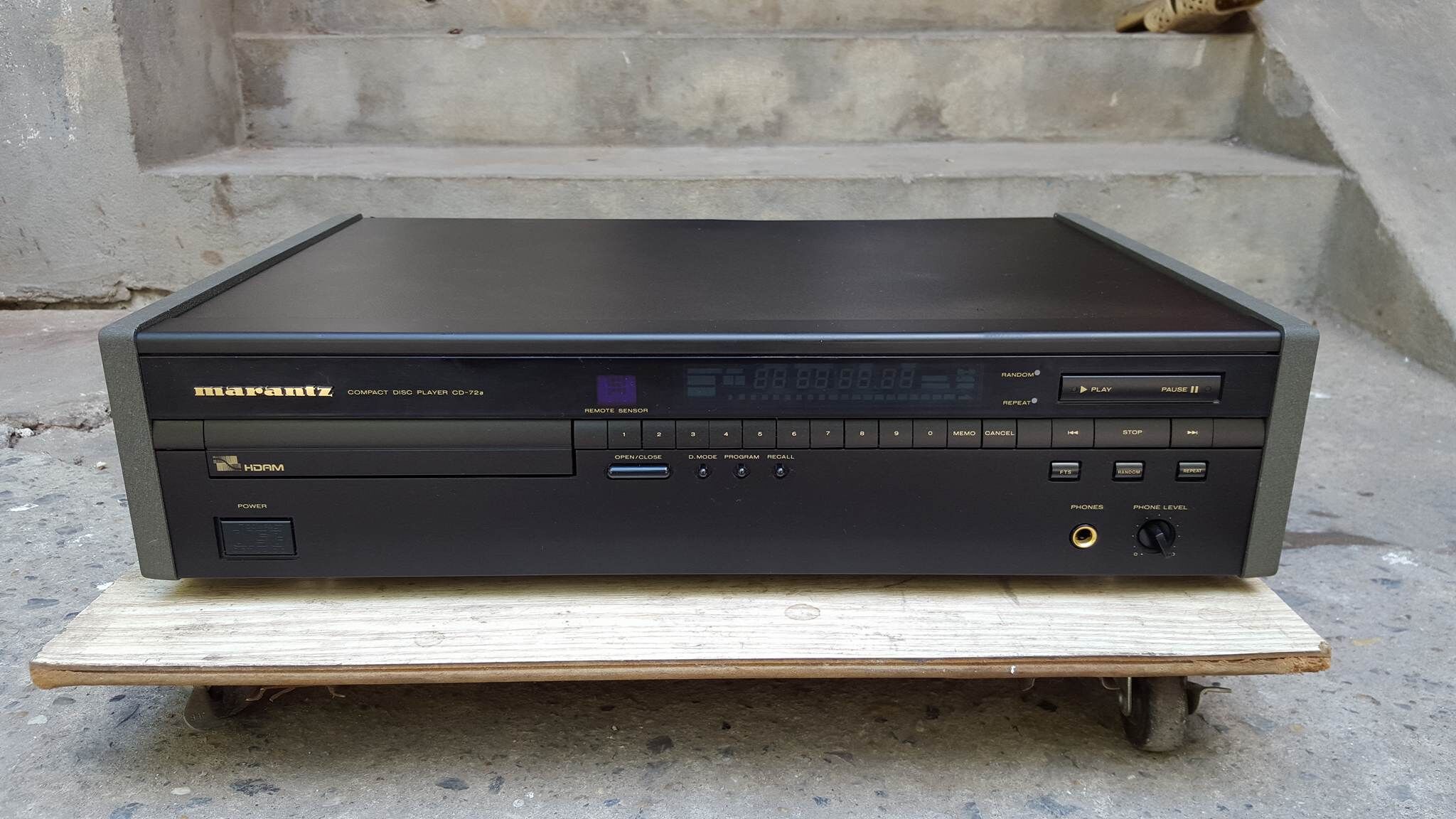 Đầu CD nào nghe nhạc vàng hay: Marantz hay Sony?