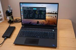 Dell Alienware m18 R2: Ông vua hiệu năng, hay gánh nặng cồng kềnh?
