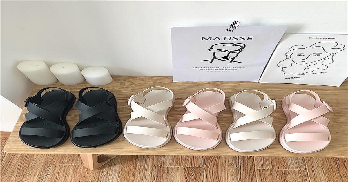Mua Giày dép sandal couple nam nữ quai chéo xỏ ngón có quai hậu cố định cho  cặp đôi mang đi biển du lịch đi học ZR117RB giá rẻ nhất | TecKi.Vn