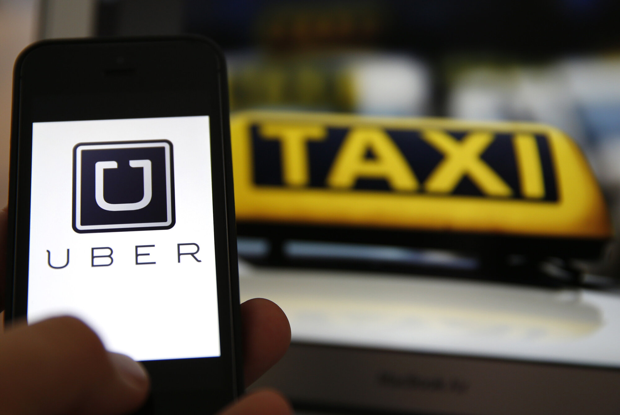 Đi tìm sự khác biệt giữa Uber Taxi và taxi truyền thống