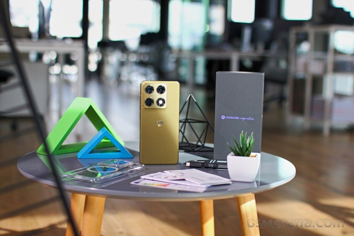 Điện thoại Motorola Signature giảm giá gần 5 triệu đồng, chất lượng "vô đối" trong phân khúc