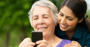 Điện thoại Philip cho người già mua E570 pin lâu hay Xenium E311 số to