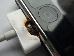 Đổi trả sạc pin của Apple tại Việt Nam: Chỉ có chính hãng