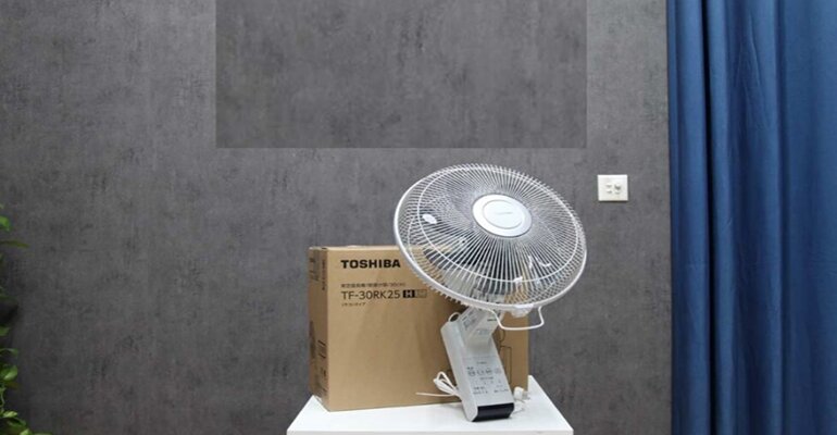 Giá bán quạt Toshiba TF-30RK25 khá hợp lý quạt treo tường Toshiba TF-30RK25