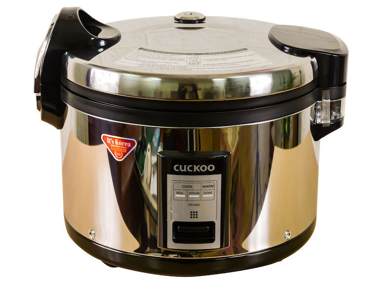 Nồi cơm điện Cuckoo CR-3521S có công suất 1550W giúp nấu cơm nhanh chóng và hiệu quả.
