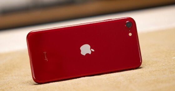 Dung lượng pin trên điện thoại iPhone SE 2022 bao nhiêu mAh? Có đủ dùng cả ngày không?