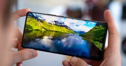 Dung lượng pin Vivo X80 Pro bao nhiêu mAh? Chất lượng màn hình có tốt không?