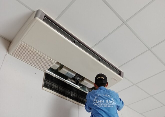 Các bước vệ sinh điều hòa Daikin FHA100BVMV/RZF100CVM đúng chuẩn 