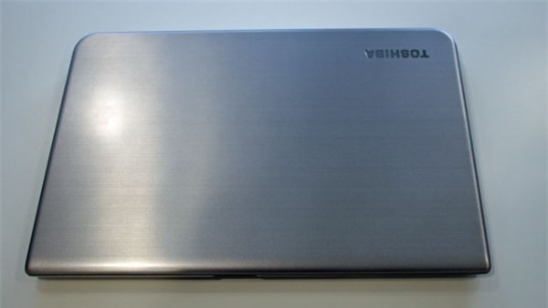 Bị tụt hậu quá lâu trong cuộc đua Ultrabook với quá nhiều sản phẩm kém ấn tượng, Toshiba quyết tâm cải thiện vị thế của mình với Kirabook. Với thiết kế 100% ma-giê, màn hình độ phân giải 2K và vi xử lý Core i7, liệu Kirabook có xứng đáng với mức giá của mình?