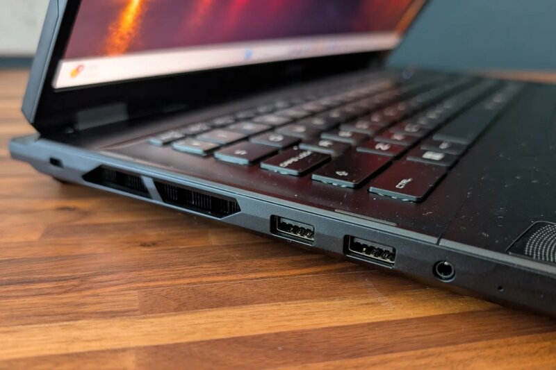 MSI Stealth A18 AI+: Một cỗ máy chơi game mạnh mẽ với giá cả hợp lý?