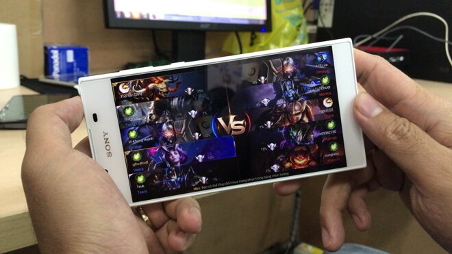 Với cấu hình nhỉnh hơn, Sony Xperia giúp bạn chơi game mượt mà