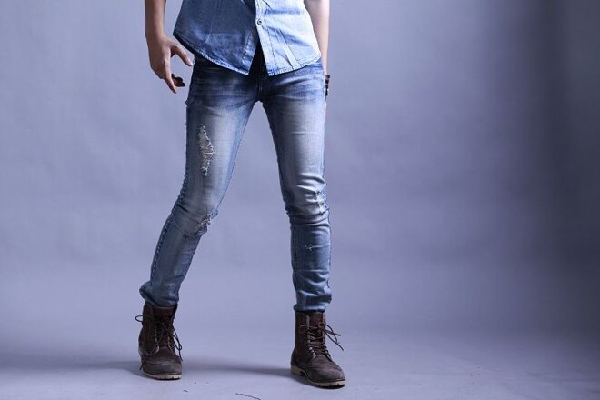 Giữa màu và dáng quần jeans