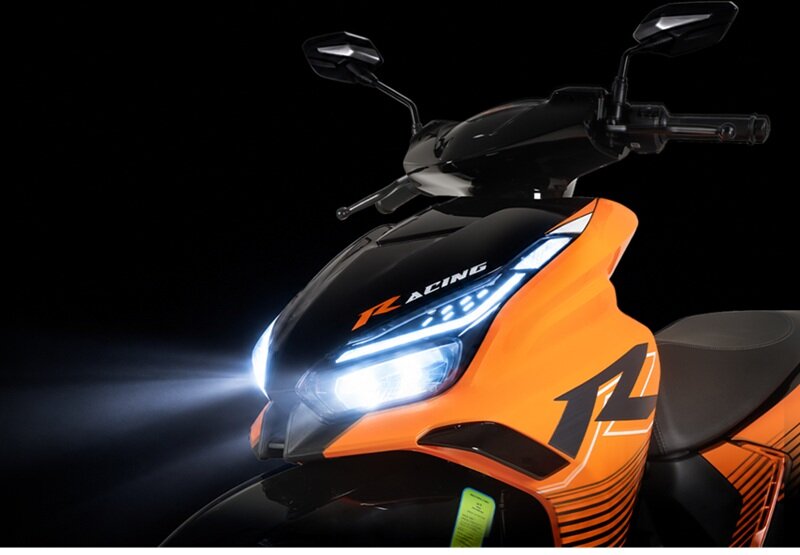 Xe máy điện Yadea mới chạy tới 190 km/lần sạc, thiết kế thể thao, có GPS và phanh CBS