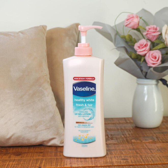 sữa dưỡng thể Vaseline trắng da