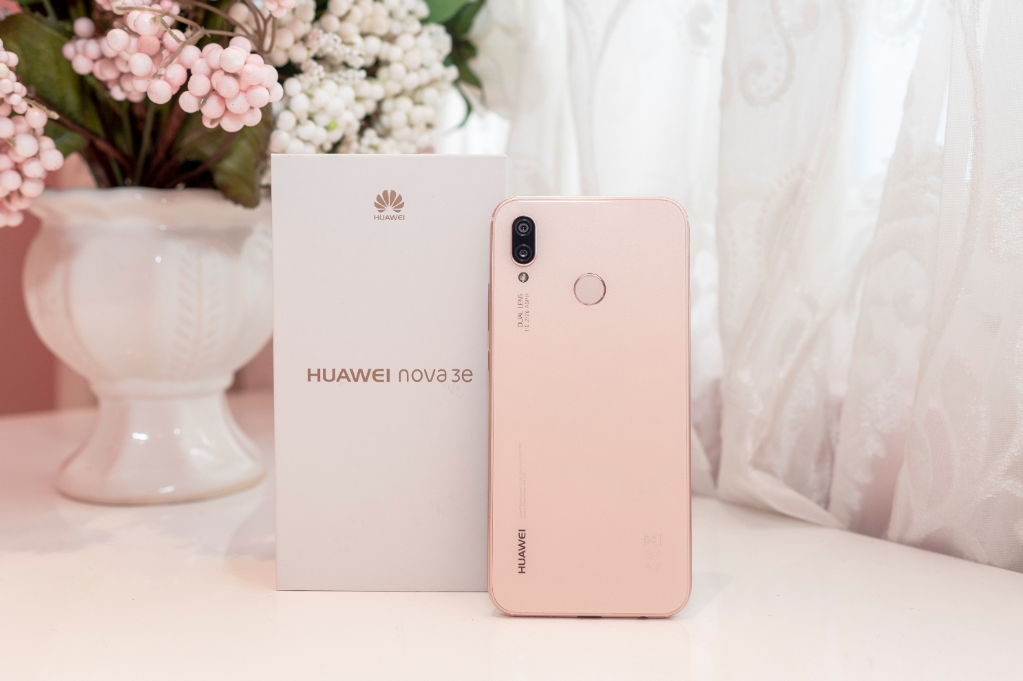 Huawei Nova 3e thiết kế đẹp mắt, selfie cực chất