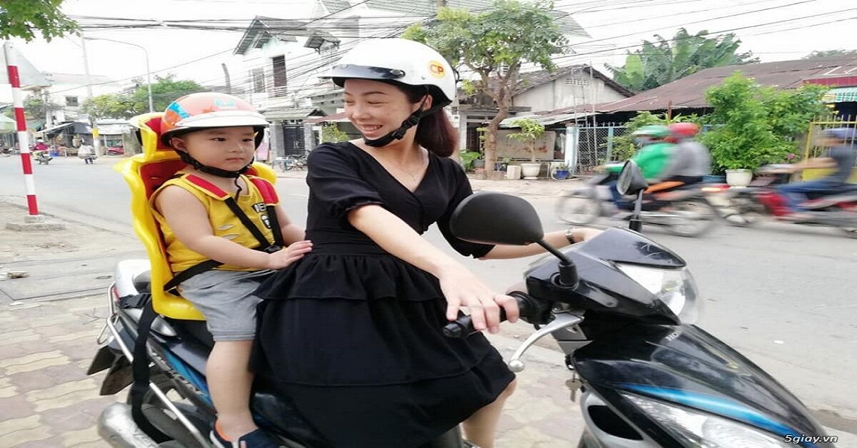 Ghế ngồi xe máy cho bé Beesmart có ưu nhược điểm gì?
