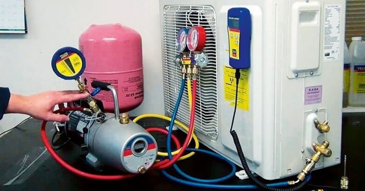 Giá bơm/thay gas lạnh (R22, R410, R32) điều hòa hết bao nhiêu tiền năm 2022?