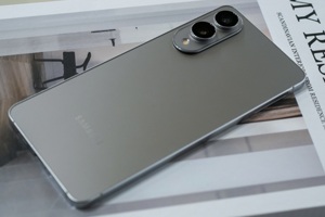 Giá Samsung Galaxy S25 Edge “rơi tự do”, món hời cho khách hàng Việt
