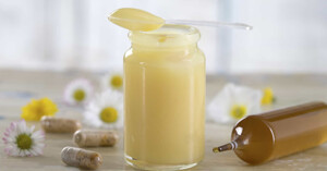 Giá sữa ong chúa tươi, sữa ong chúa úc, sữa ong chúa đắp mặt .... bao nhiêu ?