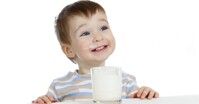 Giải đáp: Sữa tươi nào tốt cho bé táo bón?