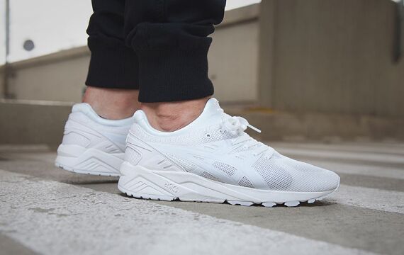 Giày chạy bộ nam Asics Gel Kayano có tốt không? giá bao nhiêu?