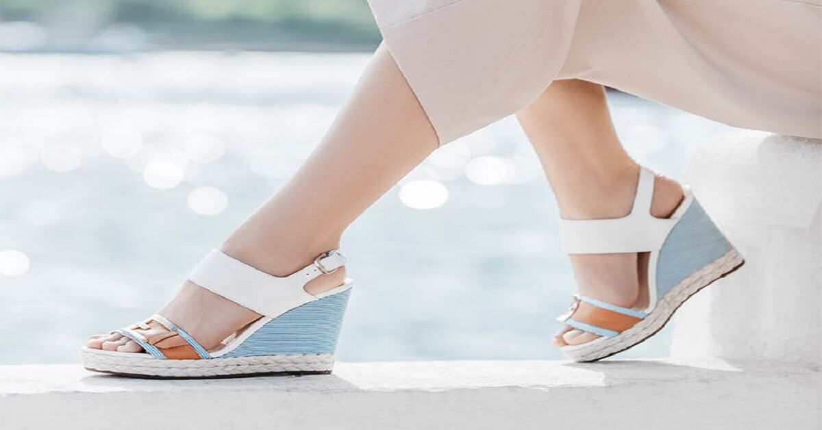 Giày sandal đế xuồng có nên sử dụng hay không?