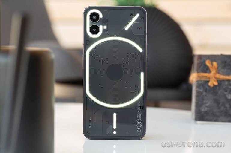trên tay nothing phone 1
